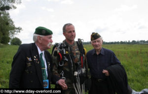 Parachutages à La Fière - Commémorations 2008 - 64ème anniversaire du Débarquement de Normandie. Photo : D-Day Overlord