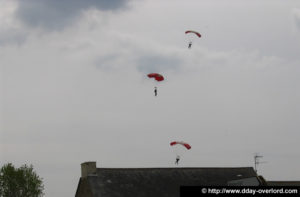 Parachutage organisé sur la zone de saut historique de La Fière - Commémorations 2006 - 62ème anniversaire du débarquement de Normandie. Photo : D-Day Overlord