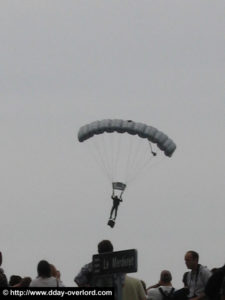 Parachutage organisé sur la zone de saut historique de La Fière - Commémorations 2006 - 62ème anniversaire du débarquement de Normandie. Photo : D-Day Overlord