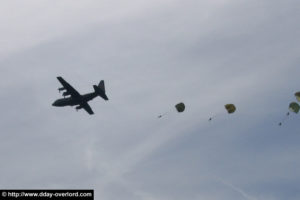 Parachutage organisé sur la zone de saut historique de La Fière - Commémorations 2006 - 62ème anniversaire du débarquement de Normandie. Photo : D-Day Overlord