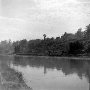 Rive droite de l'Orne le 18 juillet 1944, à hauteur de Blainville, un convoi de la 9th Brigade, 3rd (CA) Infantry Division pendant l'opération Goodwood. Photo : Ralph Morse pour LIFE Magazine