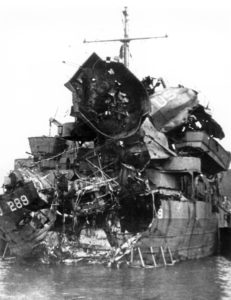 LST 289 destruido durante el Ejercicio Tiger en Slapton Sands en la noche del 27 al 28 de abril de 1944. Foto: Archivos Nacionales de EE. UU.