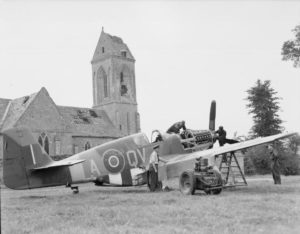 Mustang III du 19th Squadron sur l'aérodrome B12 d'Ellon. Photo: IWM CL571