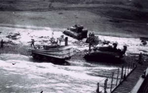 Chars Sherman Duplex Drive et Water Deep Gear à Omaha Beach le 6 juin 1944